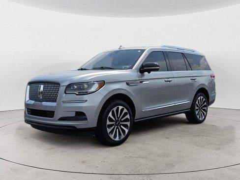 Used 2024 Lincoln Navigator Reserve AWD/4WD image 7