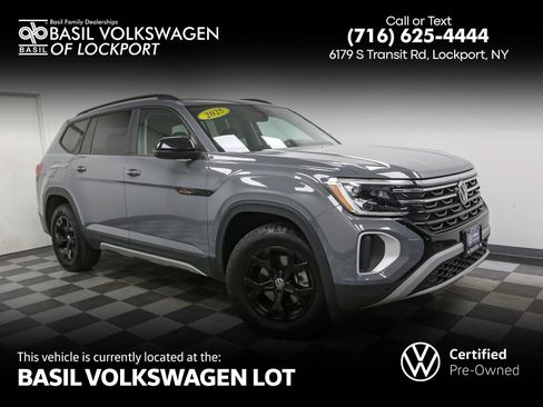 Certified 2025 Volkswagen Atlas Peak Edition SE AWD/4WD image 1