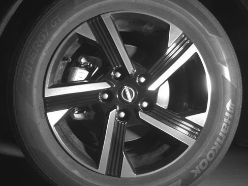 Used 2025 Nissan Sentra SV FWD image 12