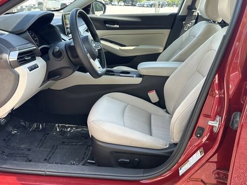 Certified 2025 Nissan Altima 2.5 SV FWD image 11