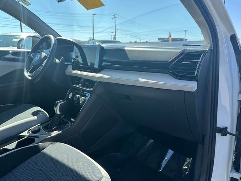 Used 2025 Volkswagen Taos S AWD/4WD image 17