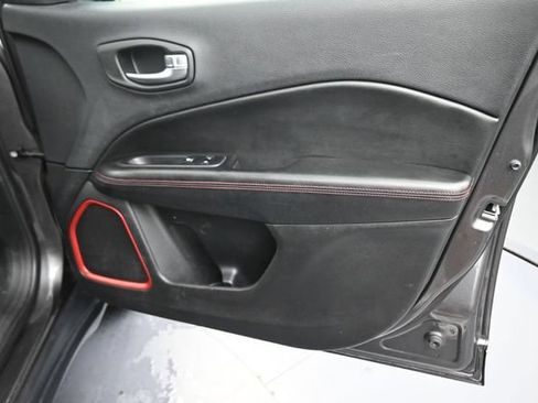 Used 2019 Jeep Compass Trailhawk AWD/4WD image 13