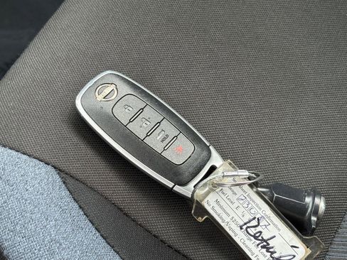 Used 2025 Nissan Versa SV FWD image 18
