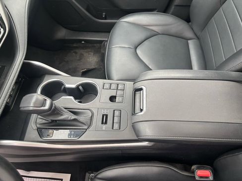 Used 2023 Toyota Highlander XLE AWD/4WD image 15