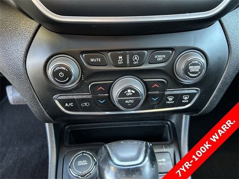 Certified 2022 Jeep Cherokee Latitude Lux w/ Sun & Sound Group image 21