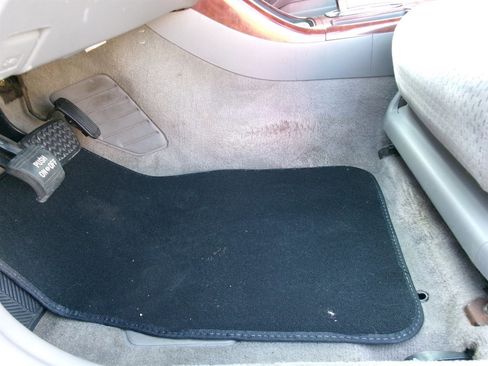 Used 2002 Toyota Camry XLE image 11