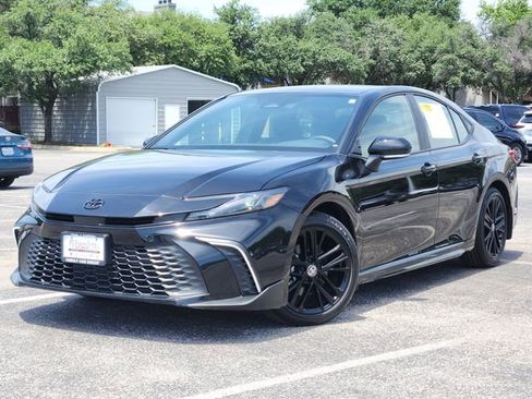 Used 2026 Toyota Camry SE FWD image 1