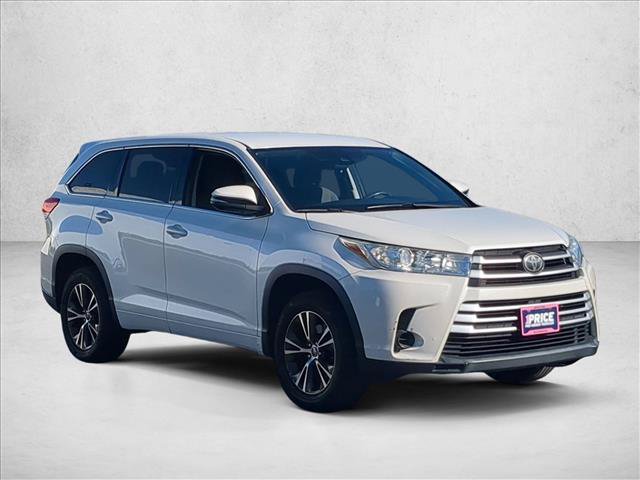 Used 2018 Toyota Highlander LE w/ Carpet Mat Package (TMS) FWD image 3