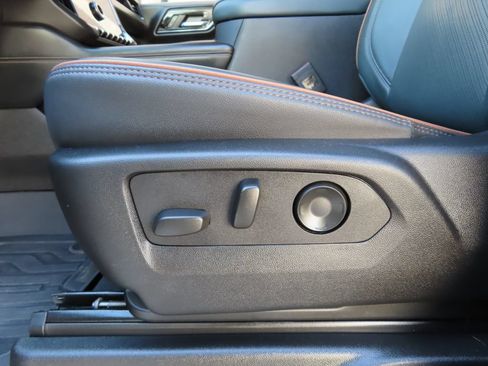 Used 2025 GMC Yukon AT4 AWD/4WD image 8