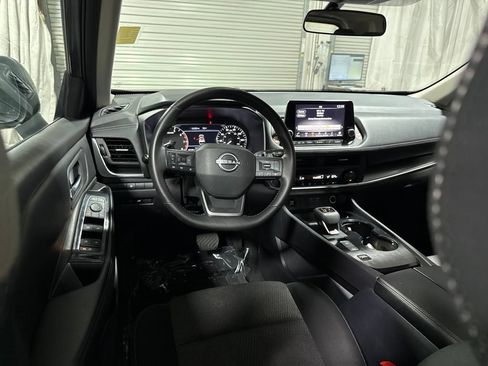Used 2025 Nissan Rogue SV FWD image 16