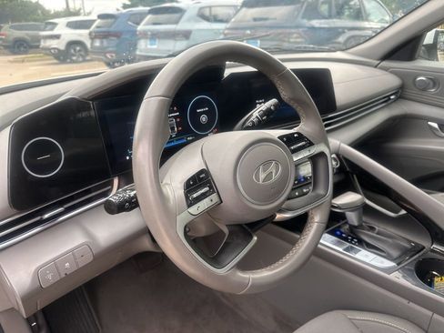 Used 2025 Hyundai Elantra SEL FWD image 20