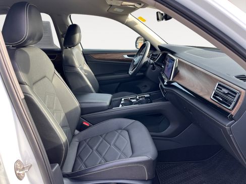 Certified 2024 Volkswagen Atlas SE image 19