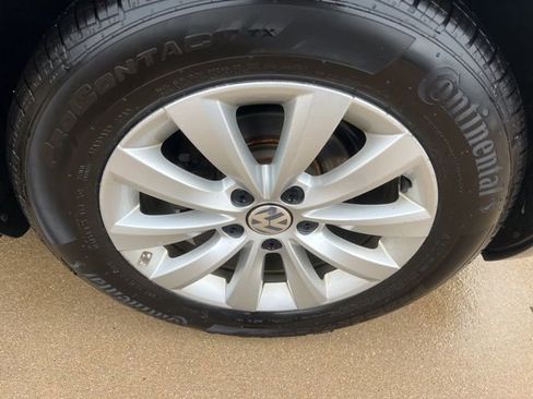 Used 2018 Volkswagen Beetle 2.0T S image 10