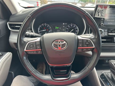 Certified 2021 Toyota Highlander XLE image 14