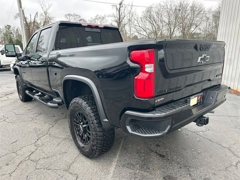 Used 2024 Chevrolet Silverado 2500 ZR2 w/ Technology Package image 8
