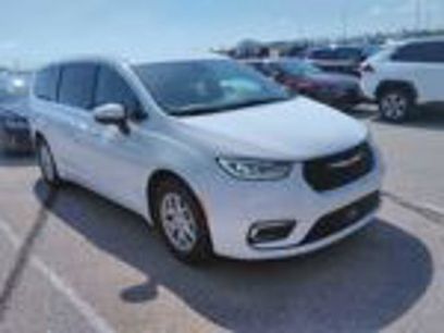 Used 2023 Chrysler Pacifica Touring-L