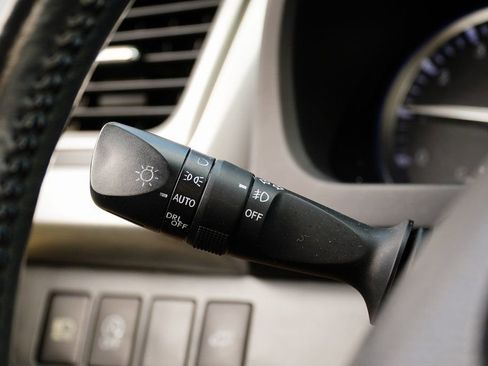 Used 2017 Toyota Highlander Limited image 26