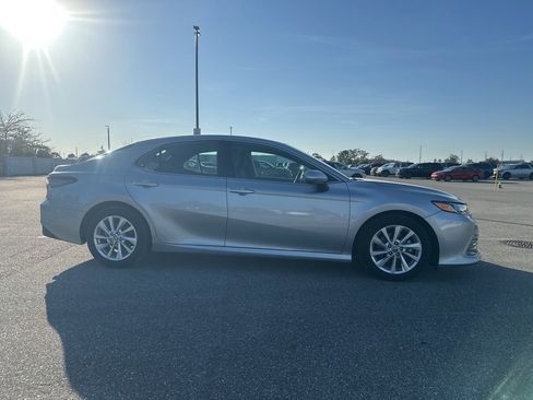 Used 2023 Toyota Camry LE image 4