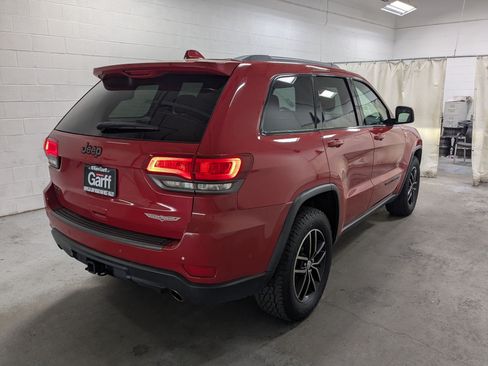 Used 2017 Jeep Grand Cherokee Trailhawk w/ Trailhawk Luxury Group AWD/4WD image 7