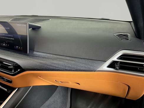 Certified 2025 BMW 330i xDrive Sedan w/ Convenience Package image 17