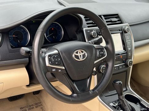 Used 2015 Toyota Camry LE image 11