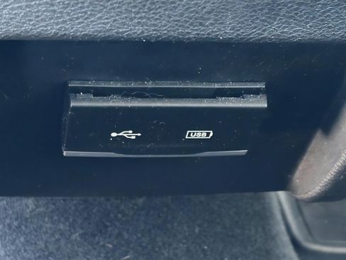 Used 2019 Jeep Cherokee Latitude Plus AWD/4WD image 13