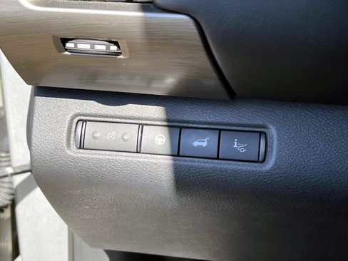 Used 2023 Nissan Pathfinder Platinum w/ Lighting Package (N93) AWD/4WD image 19