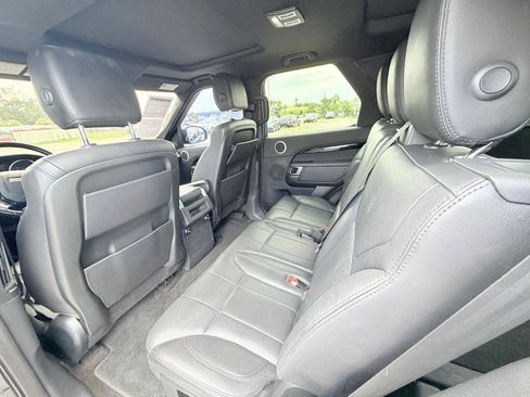 Used 2020 Land Rover Discovery SE AWD/4WD image 15