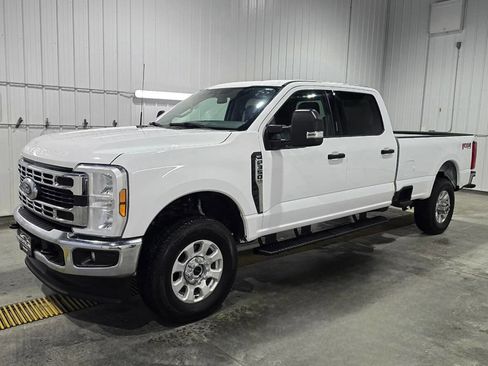 Used 2024 Ford F350 XLT w/ FX4 Off-Road Package image 2