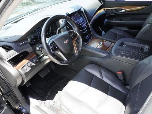 Used 2016 Cadillac Escalade ESV Luxury AWD/4WD image 18