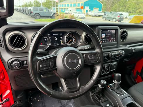 Used 2021 Jeep Gladiator Sport image 13