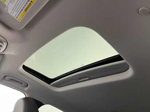 New 2026 Chevrolet Trax LT w/ Sunroof Package image 22