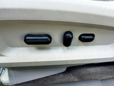 Used 2013 Ford Edge SEL FWD image 26
