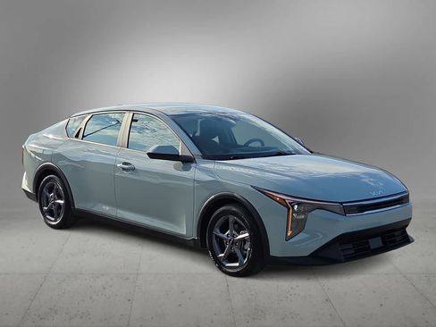Used 2025 Kia K4 FWD image 2