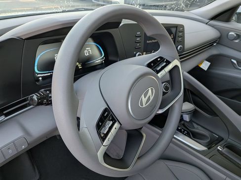 New 2026 Hyundai Elantra SE FWD image 17