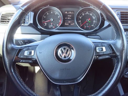 Used 2018 Volkswagen Jetta SE FWD image 10