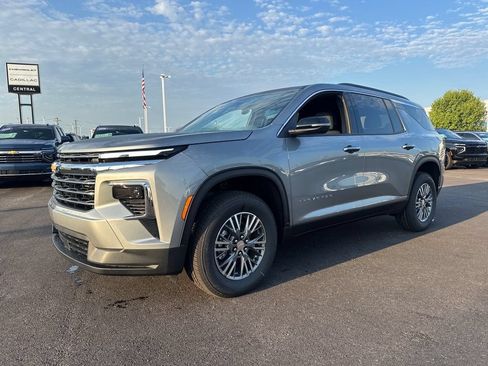 New 2026 Chevrolet Traverse LT FWD image 2