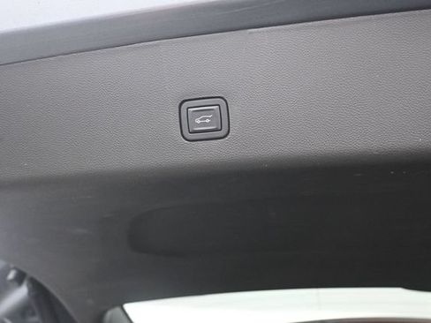 Used 2021 Chevrolet Traverse LT FWD image 35