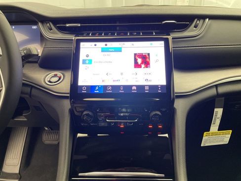 New 2025 Jeep Grand Cherokee Limited image 13