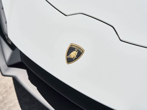 Used 2023 Lamborghini Huracan Tecnica RWD image 7