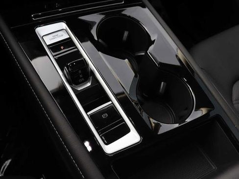 Used 2025 Volkswagen Atlas SE image 36