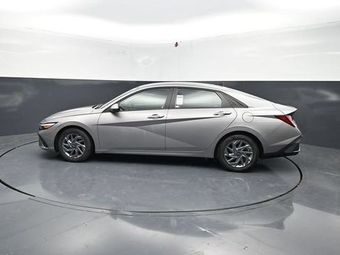 Used 2024 Hyundai Elantra SEL FWD image 4