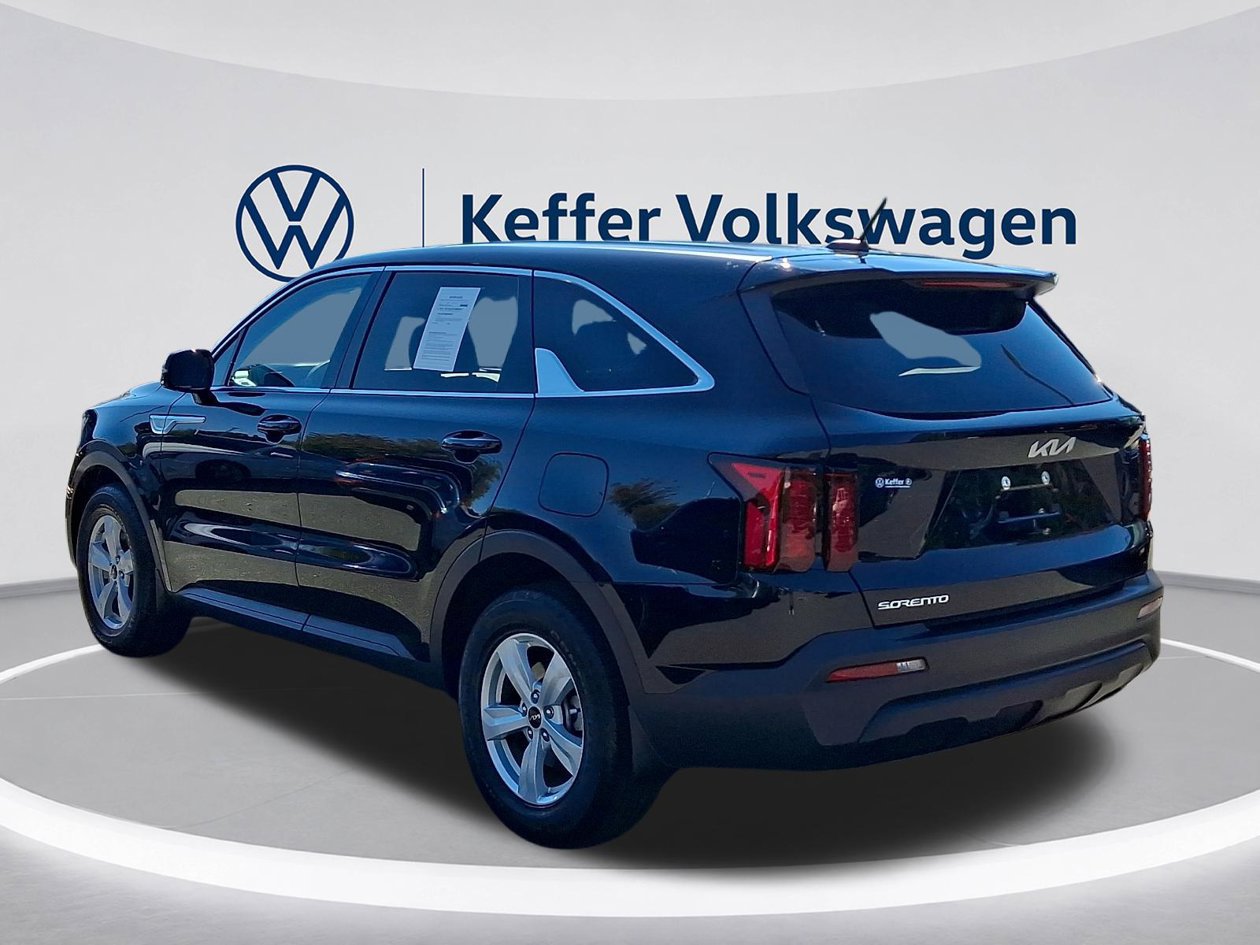 Used 2023 Kia Sorento LX FWD image 4