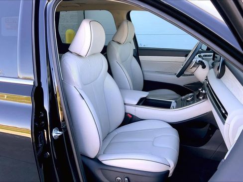 Used 2024 Hyundai Palisade Calligraphy image 9