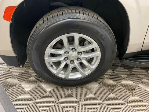 Used 2021 Chevrolet Suburban LT image 6