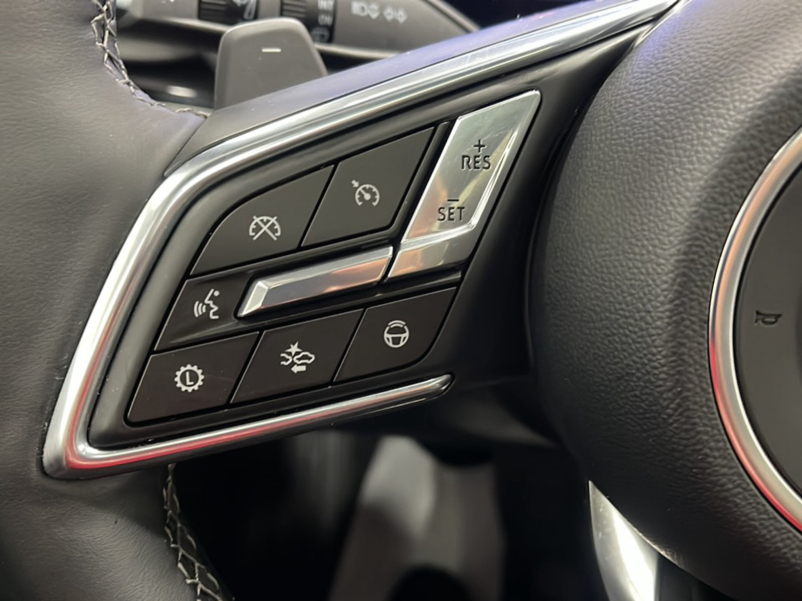 Used 2026 Buick Enclave Avenir w/ Super Cruise Package FWD image 6
