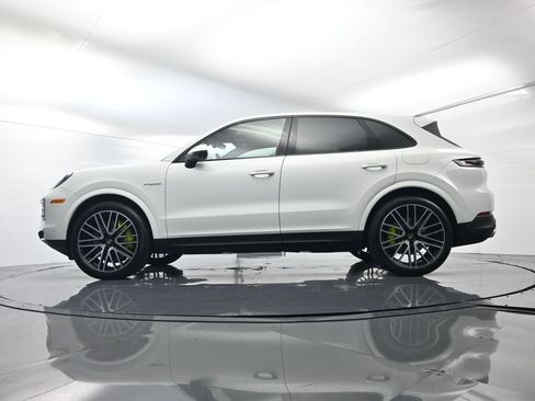 Certified 2026 Porsche Cayenne E-Hybrid AWD/4WD image 43