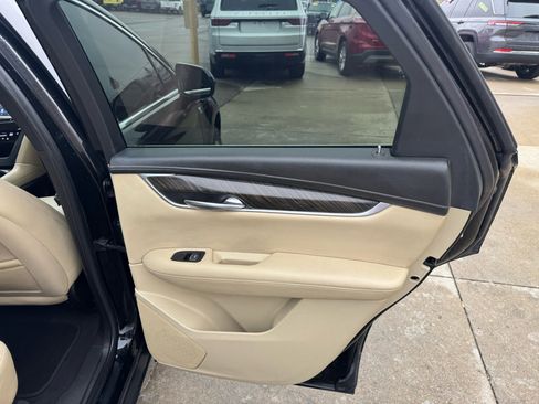 Used 2019 Cadillac XT5 Base AWD image 17