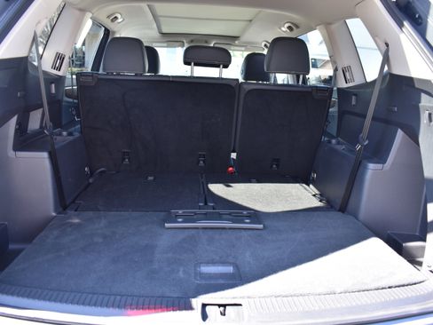 Used 2025 Volkswagen Atlas SE image 36