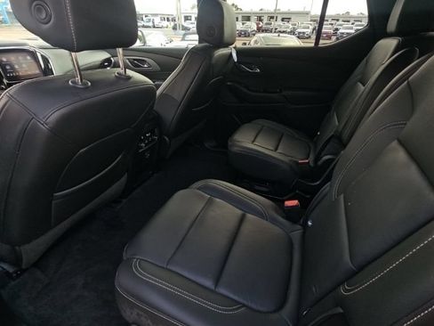 Used 2023 Chevrolet Traverse LT FWD image 19